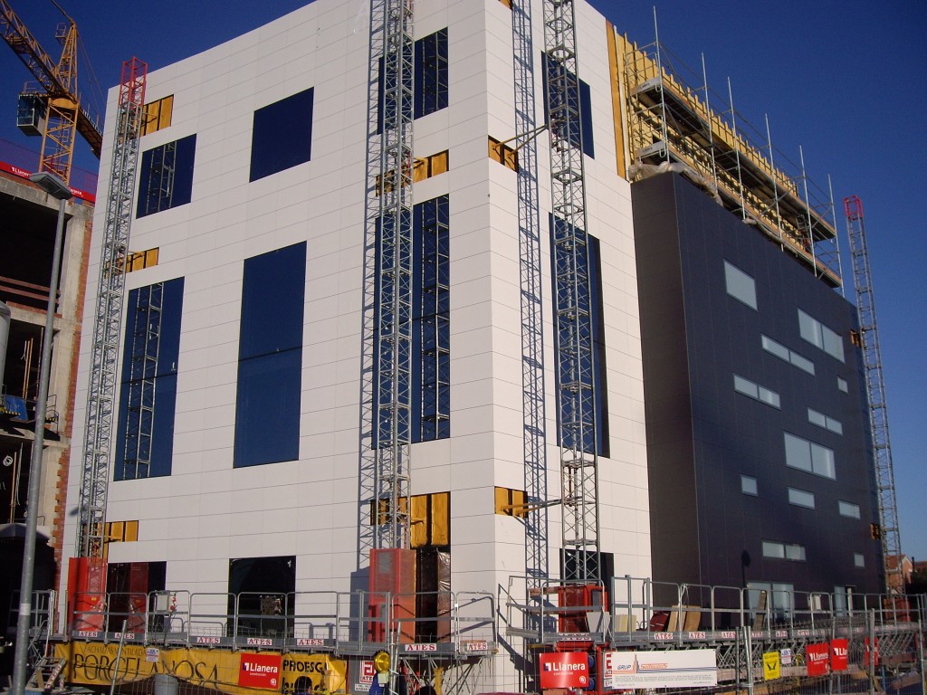 proyecto arquitectura terciaria edificio oficinas grupo Azimut 13